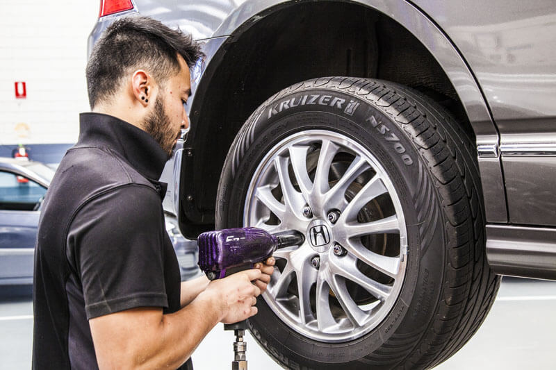 Workshop service bay